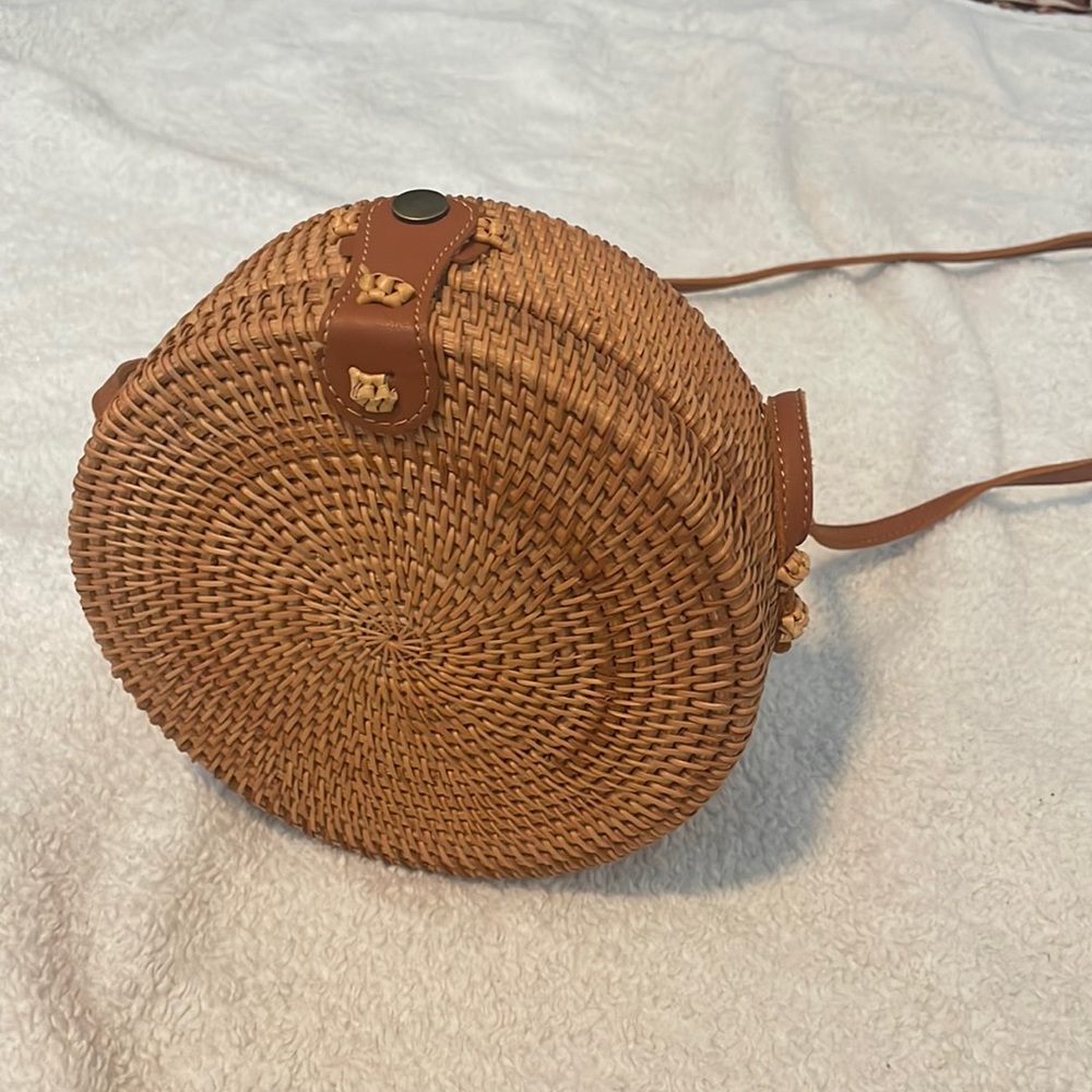 Rattan circle purse